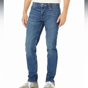 Signature by Levi Strauss Slim Straight Jeans